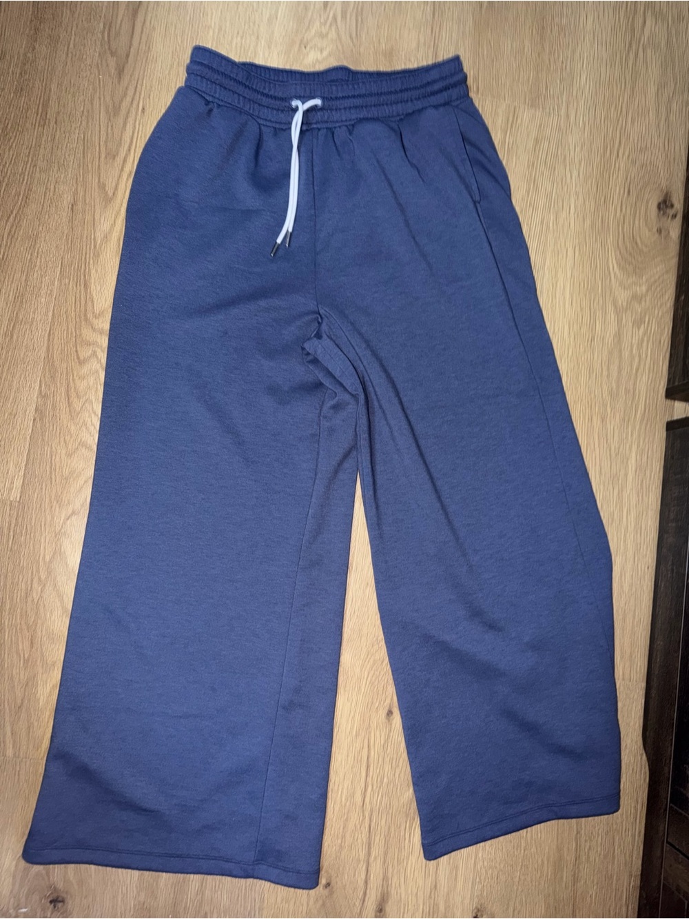 XL zenana women’s pants; has some pilling
